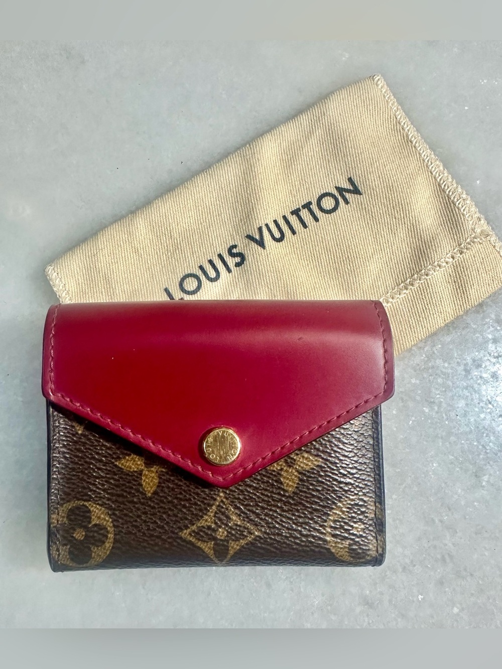 AUTH LOUIS VUITTON Zoe Wallet Brown Monogram canvas -FUCSIA- VERY GOOD COND.